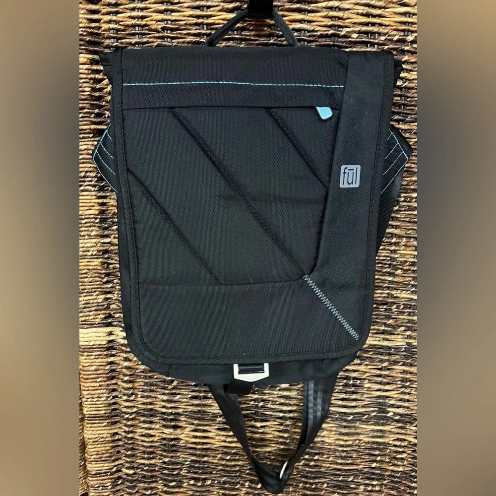 ful-‎ Tablet/Messenger bag- Blue/Black, Series 6100, Multiple compartments